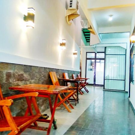 Hotel Keluarga Djagalan Raya Surabaya Exterior foto