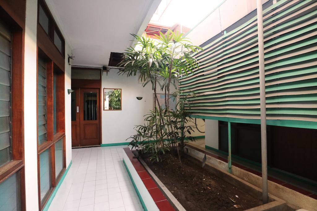 Hotel Keluarga Djagalan Raya Surabaya Exterior foto