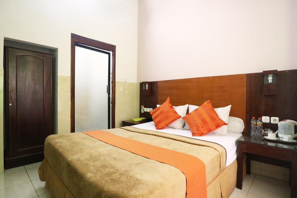 Hotel Keluarga Djagalan Raya Surabaya Exterior foto