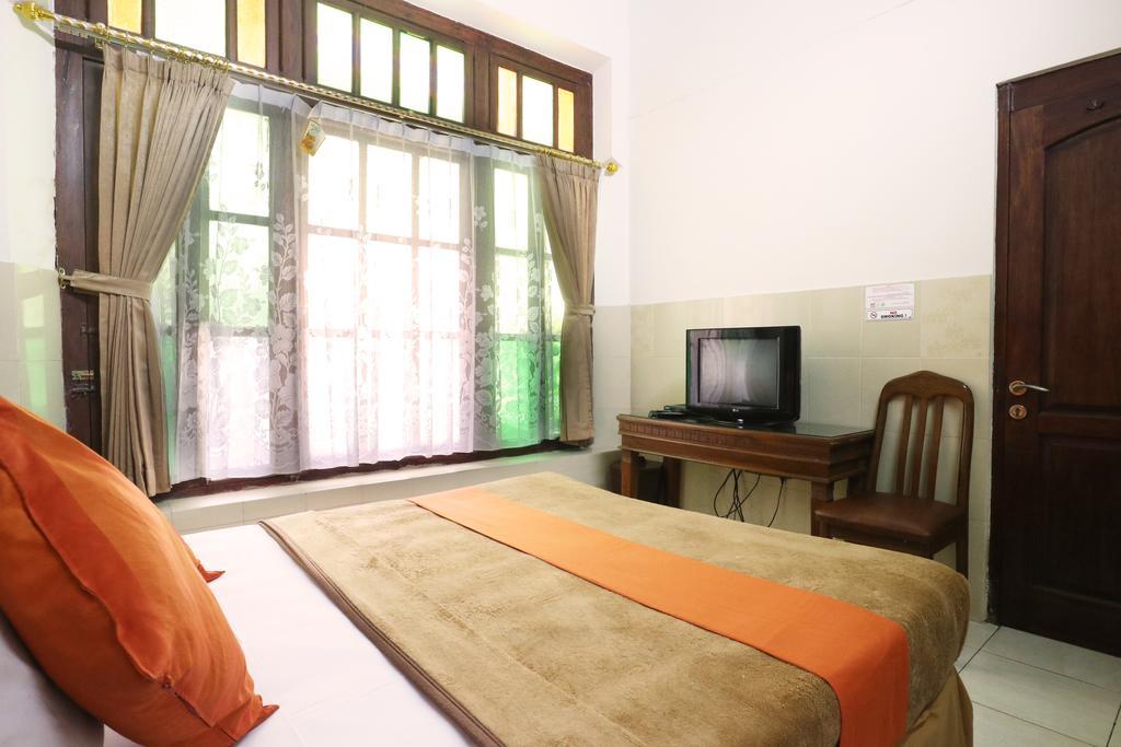 Hotel Keluarga Djagalan Raya Surabaya Exterior foto