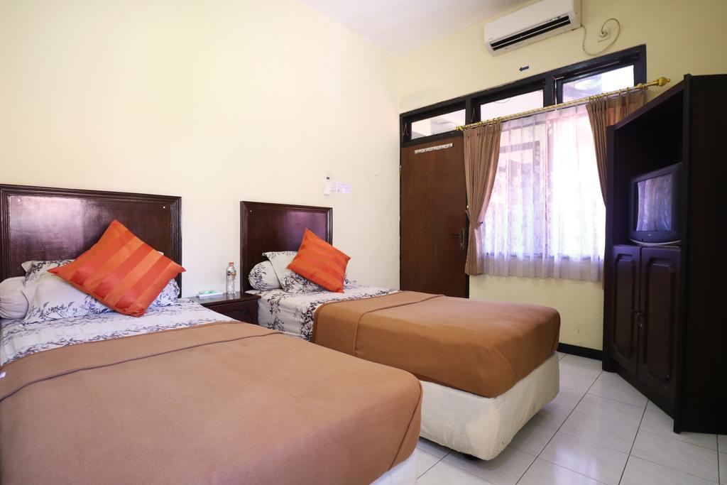 Hotel Keluarga Djagalan Raya Surabaya Exterior foto