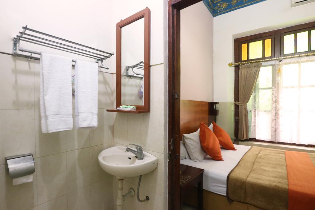 Hotel Keluarga Djagalan Raya Surabaya Exterior foto