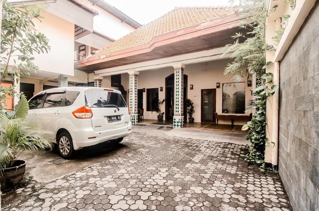 Hotel Keluarga Djagalan Raya Surabaya Exterior foto