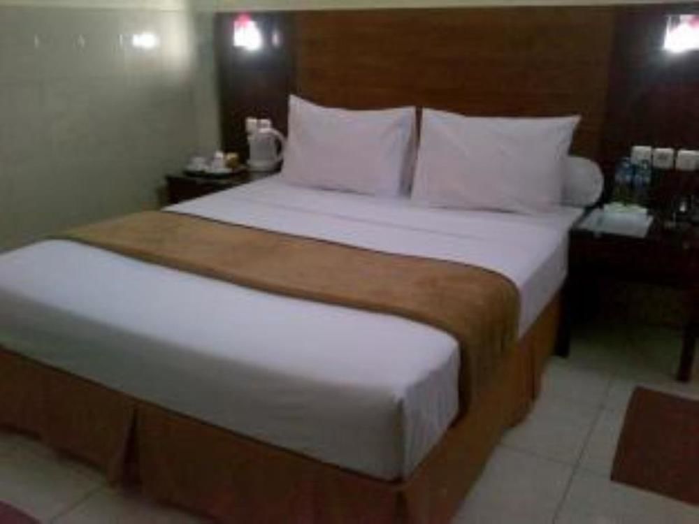 Hotel Keluarga Djagalan Raya Surabaya Exterior foto
