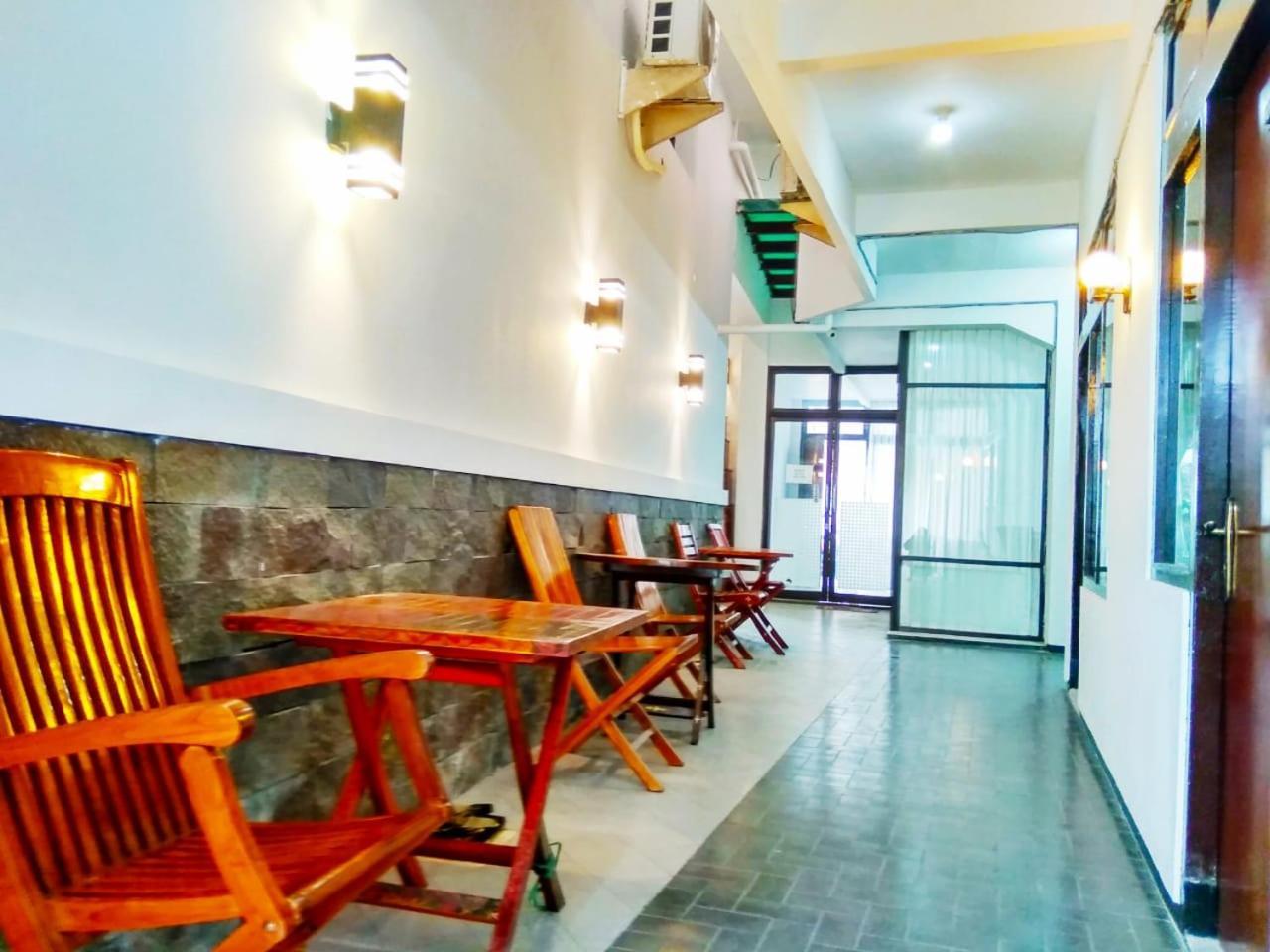 Hotel Keluarga Djagalan Raya Surabaya Exterior foto