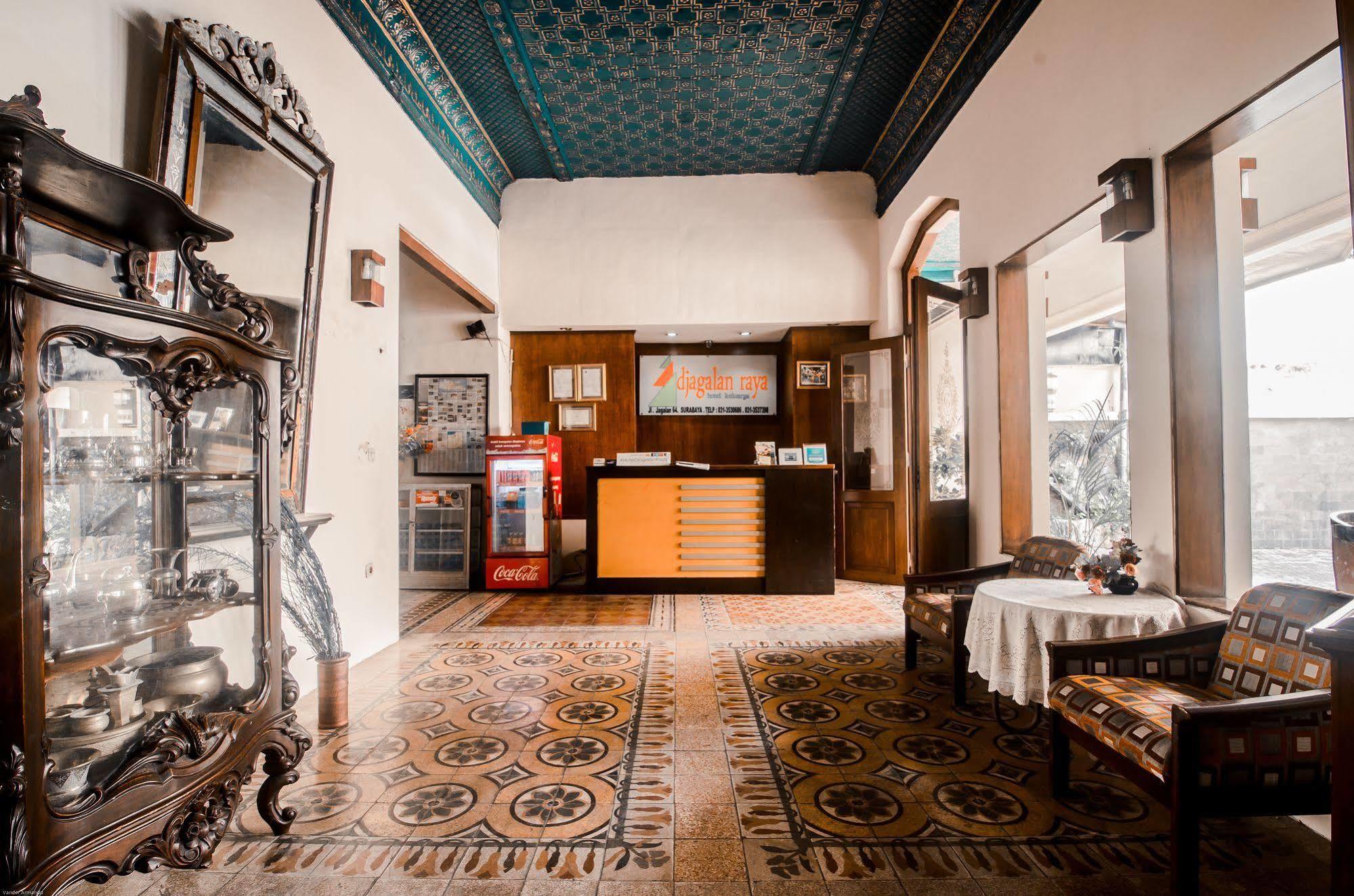 Hotel Keluarga Djagalan Raya Surabaya Exterior foto