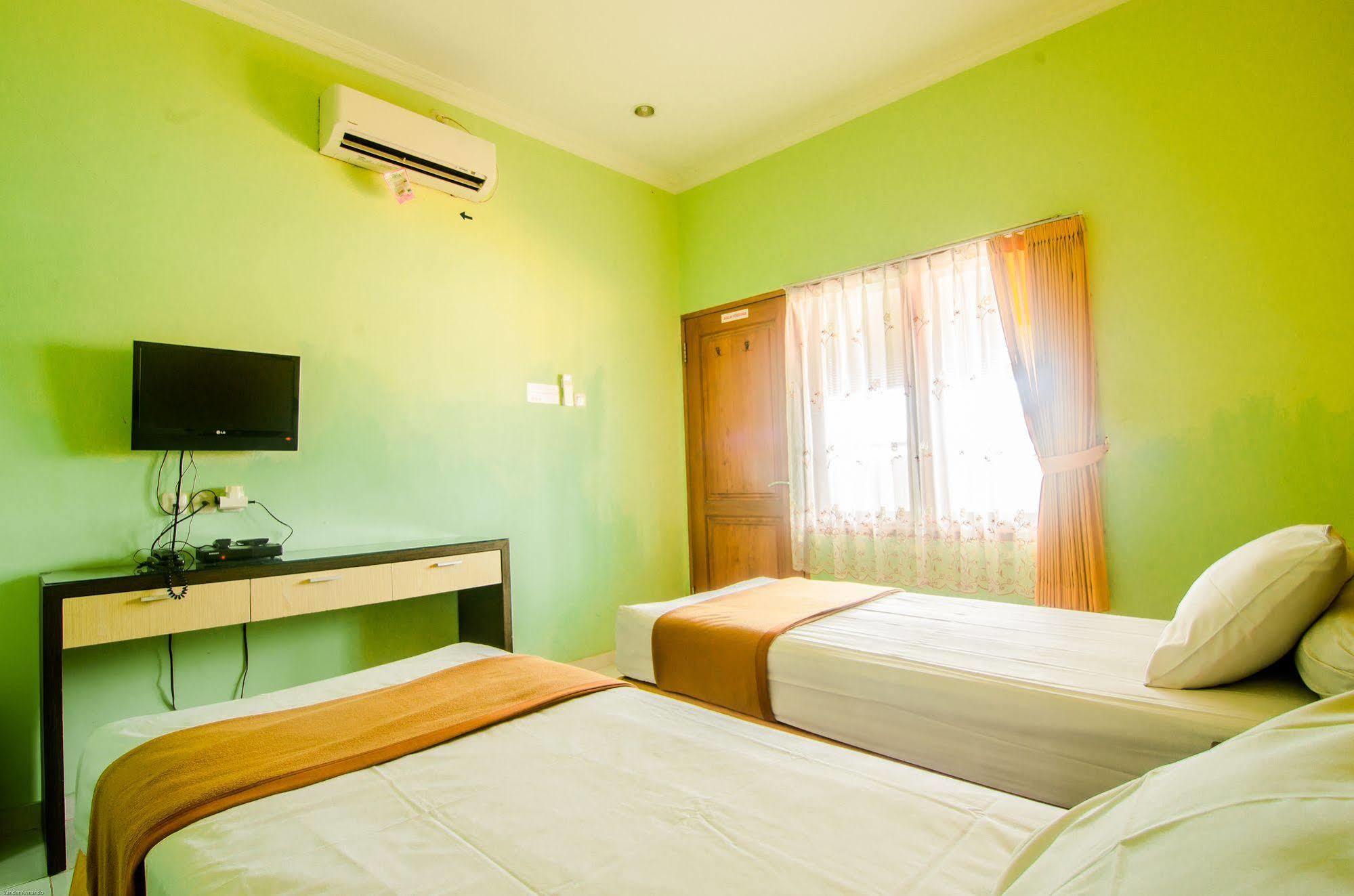 Hotel Keluarga Djagalan Raya Surabaya Exterior foto